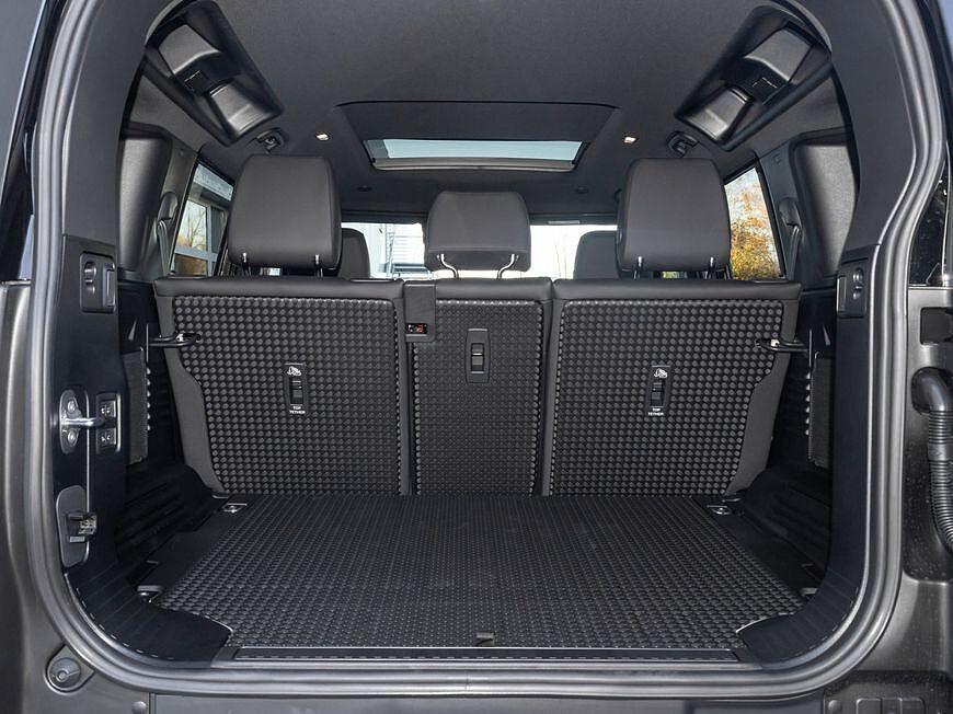 Land Rover Defender 110 Dynamic SE