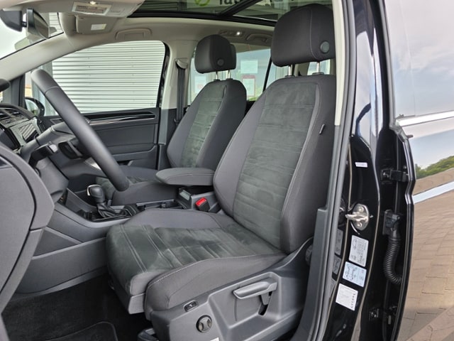 Volkswagen Touran 1.5 TSI DSG IQ.Drive R-Line