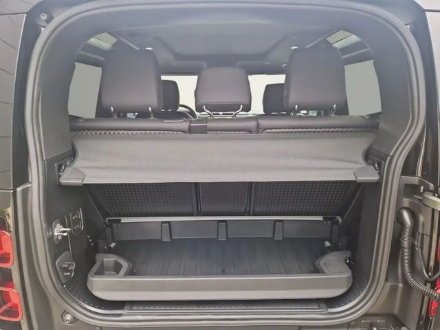 Land Rover Defender 90 D250 Dynamic SE