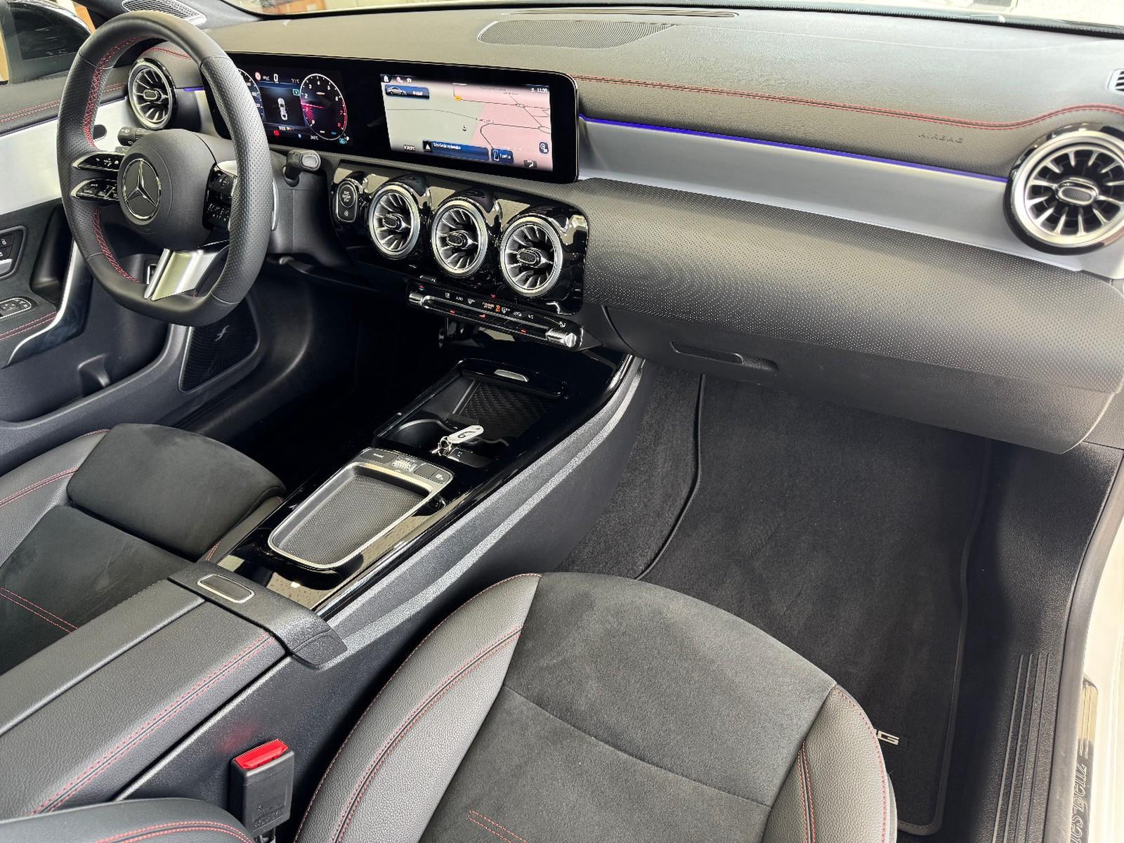 Mercedes-Benz CLA 200 AMG Line Sedan