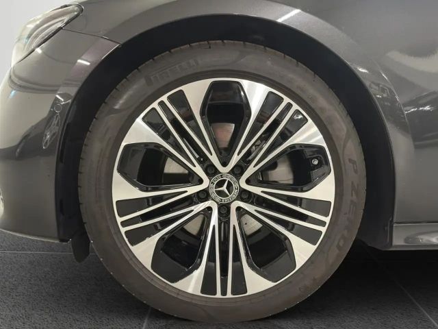 Mercedes-Benz E 200 AVANTGARDE Sedan