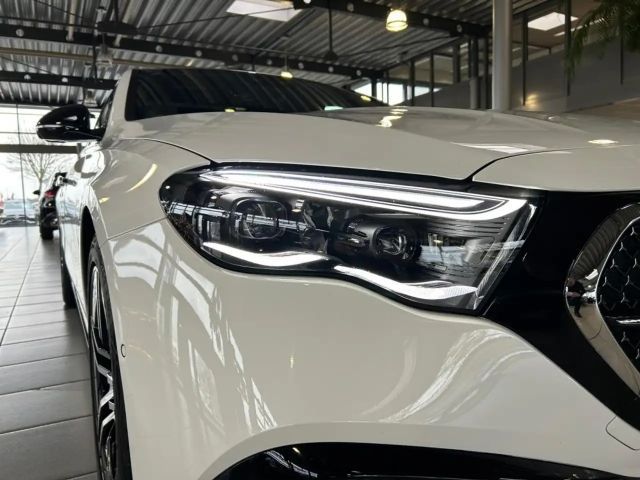 Mercedes-Benz E 200 AMG Line Sedan