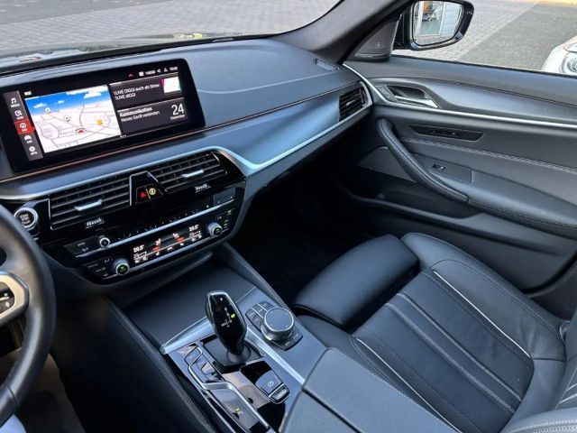 BMW 530 530d M-Sport Touring xDrive