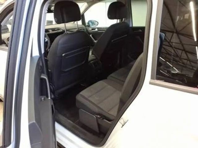 Volkswagen Touran 1.5 TSI DSG R-Line