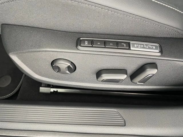 Volkswagen Golf Business DSG Variant