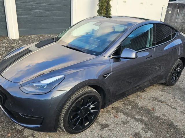 Tesla Model Y AWD Performance