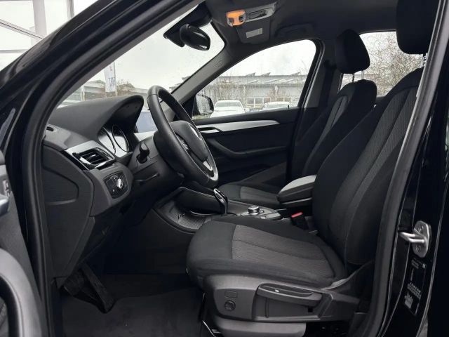 BMW X1 s18i DKG-Aut. Navi Kamera Sitzh. ParkAss.AHK PDC