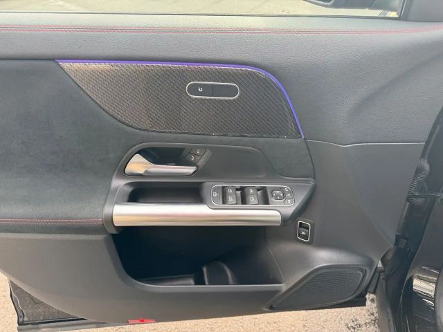 Mercedes-Benz GLA 200 AMG Line