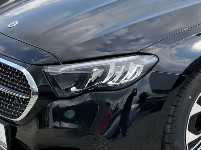 Mercedes-Benz E 200 AVANTGARDE Sedan