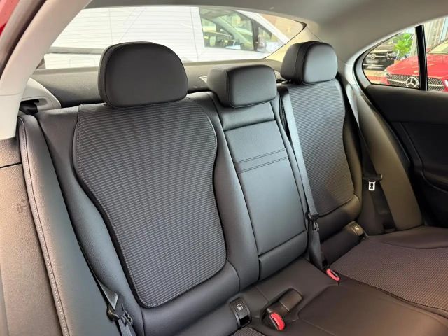 Mercedes-Benz C 200 AVANTGARDE Sedan