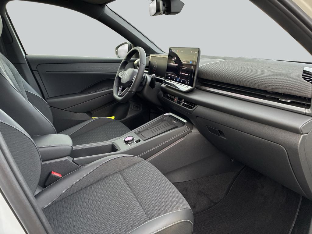 Volkswagen T-Roc 1.5 eTSI DSG IQ.Drive R-Line