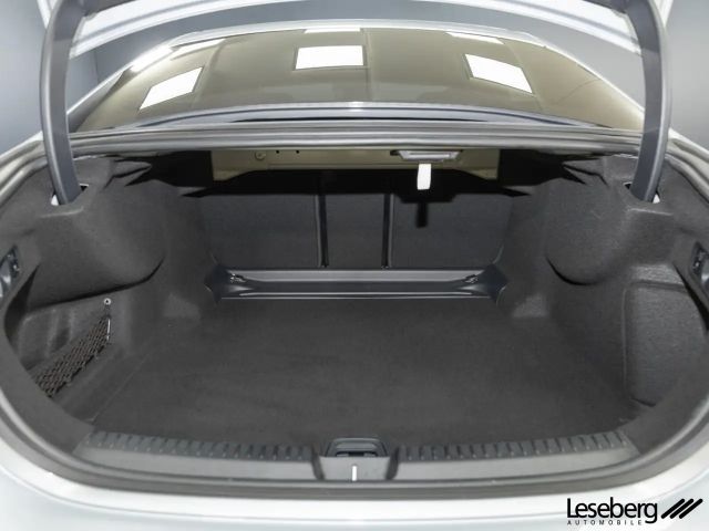 Mercedes-Benz E 200 AMG Line Sedan