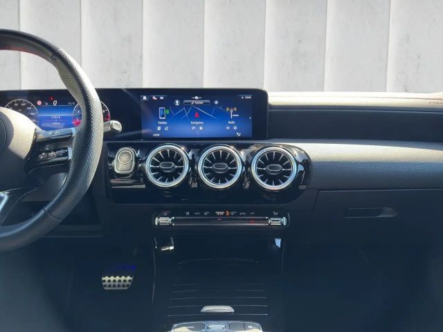 Mercedes-Benz CLA 200 AMG Line