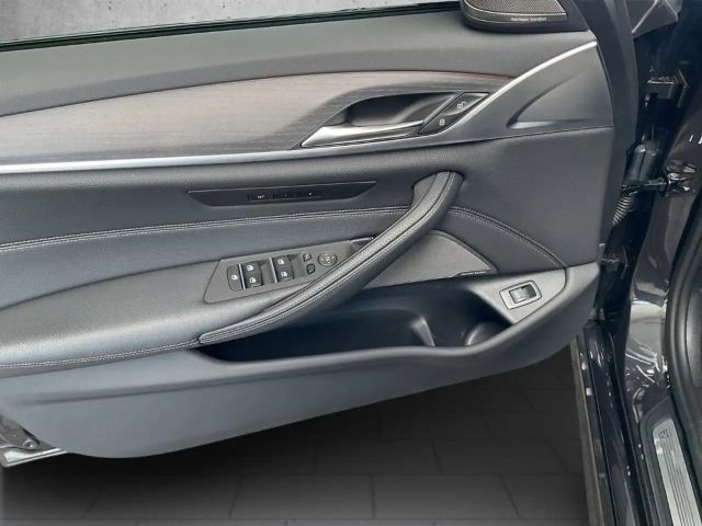 BMW 540 540d M-Sport Touring xDrive