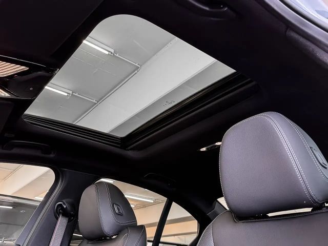 BMW 320 320i M-Sport Sedan