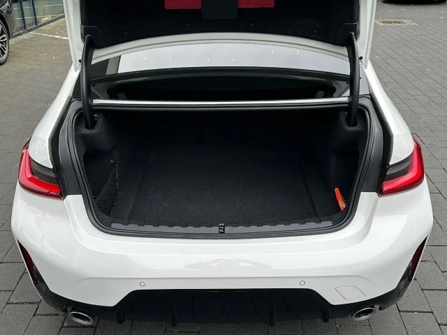 BMW 320 320i M-Sport Sedan xDrive