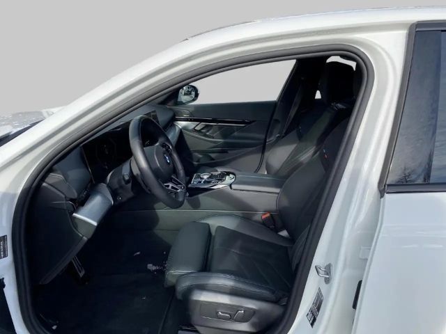 BMW 520 520d M-Sport Sedan