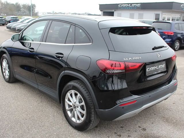 Mercedes-Benz GLA 200 4MATIC GLA 200 d