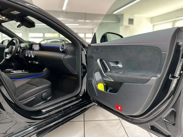 Mercedes-Benz CLA 200 AMG Line Sedan