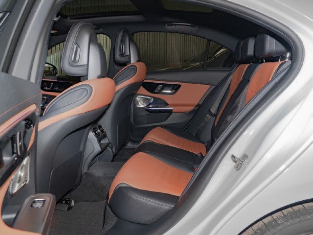 Mercedes-Benz C 200 AMG Line Sedan