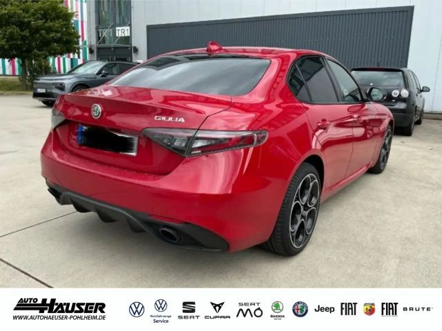 Alfa Romeo Giulia AT8 Q4 Turbo