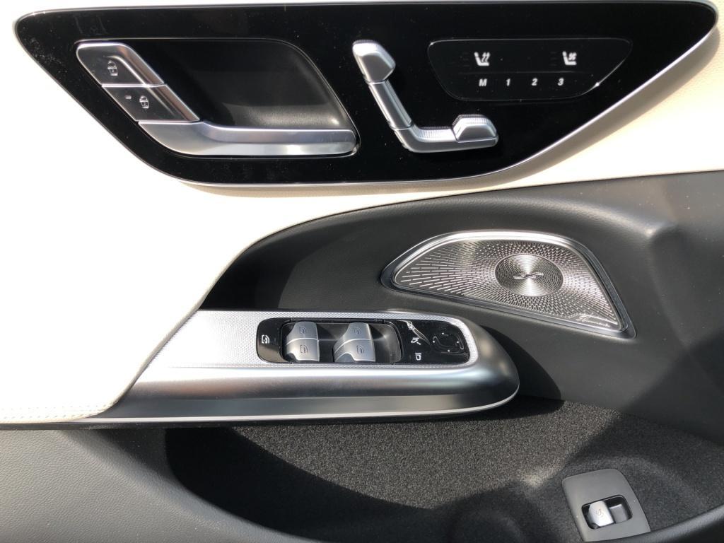 Mercedes-Benz E 200 AMG Line Sedan