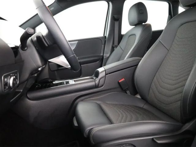 Mercedes-Benz B 180 B 180 d Sedan