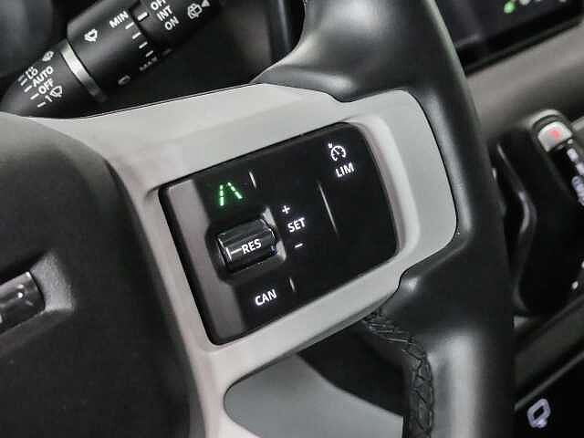 Land Rover Defender 110 Dynamic SE