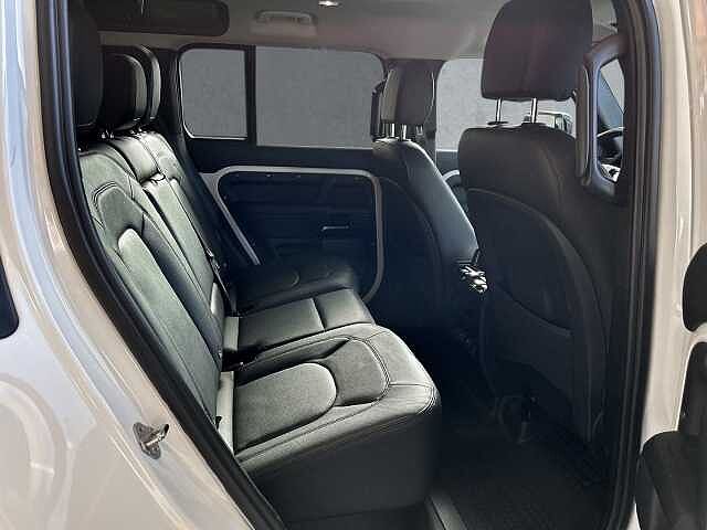 Land Rover Defender 110 S