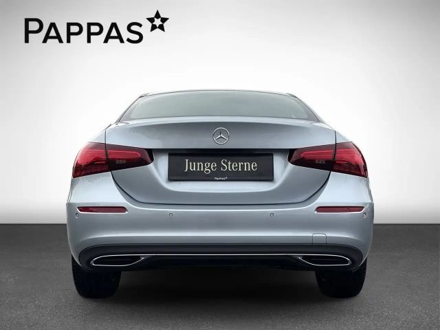 Mercedes-Benz A 200 Limousine PTS Cam Navi Wide LED SHZ