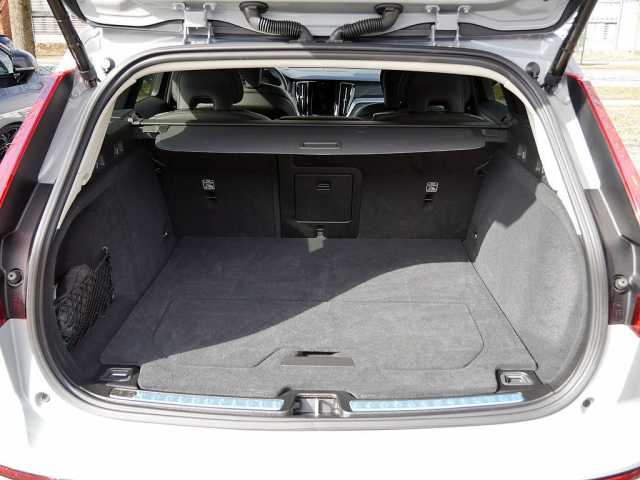 Volvo V60 AWD Plus T6