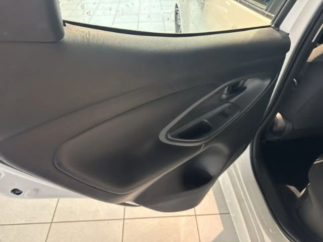 Toyota Yaris Hatchback Hybride Team D