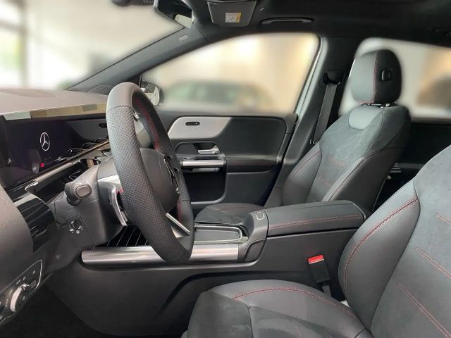 Mercedes-Benz B 200 AMG Line Sedan