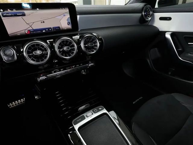 Mercedes-Benz CLA 200 AMG Line Coupé