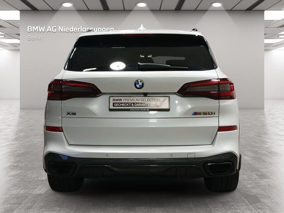 BMW X5 M50i
