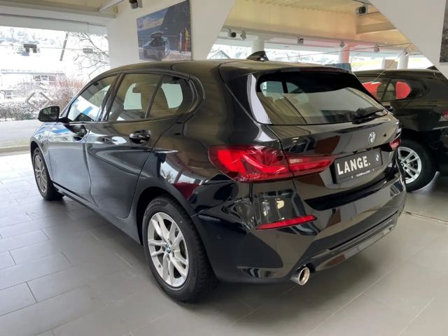 BMW 118 118i Sedan Sport Line