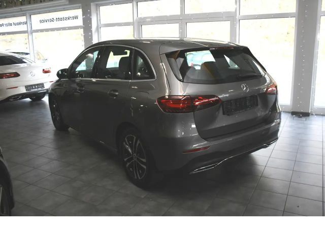 Mercedes-Benz B 180 B 180 d Sedan