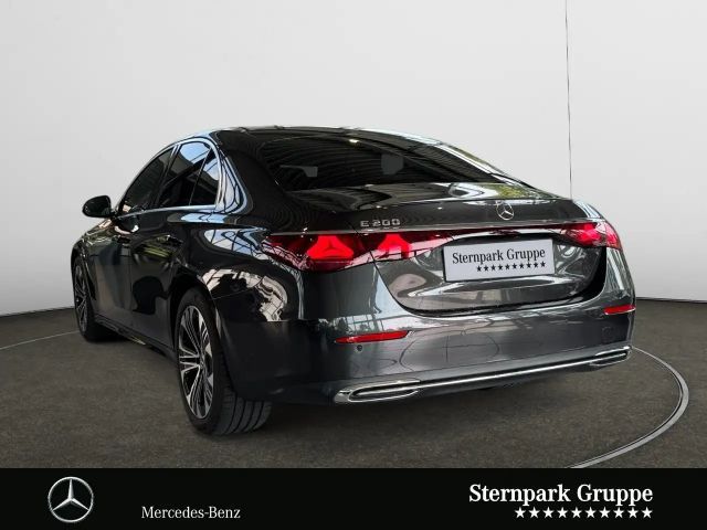 Mercedes-Benz E 200 Sedan