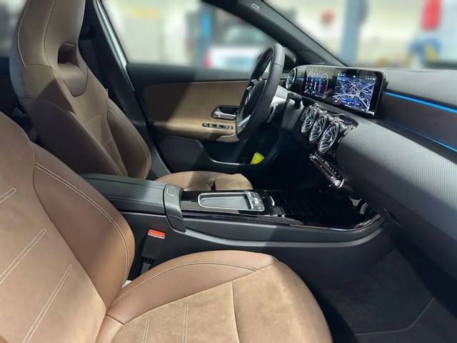 Mercedes-Benz A 220 A 220 d AMG Line Premium