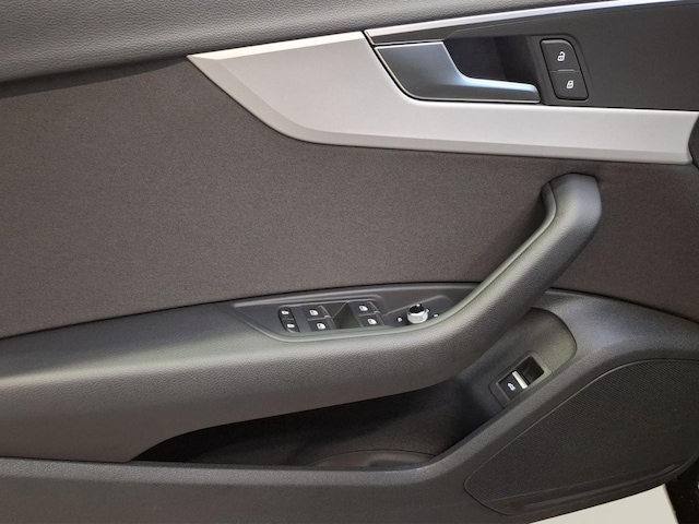 Audi A4 40 TFSI Quattro S-Tronic Sedan