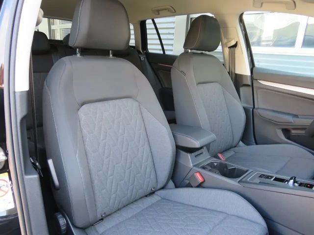 Volkswagen Golf 1.5 eTSI DSG Variant