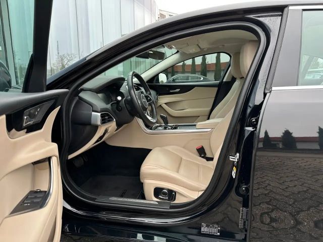 Jaguar XE P250 S