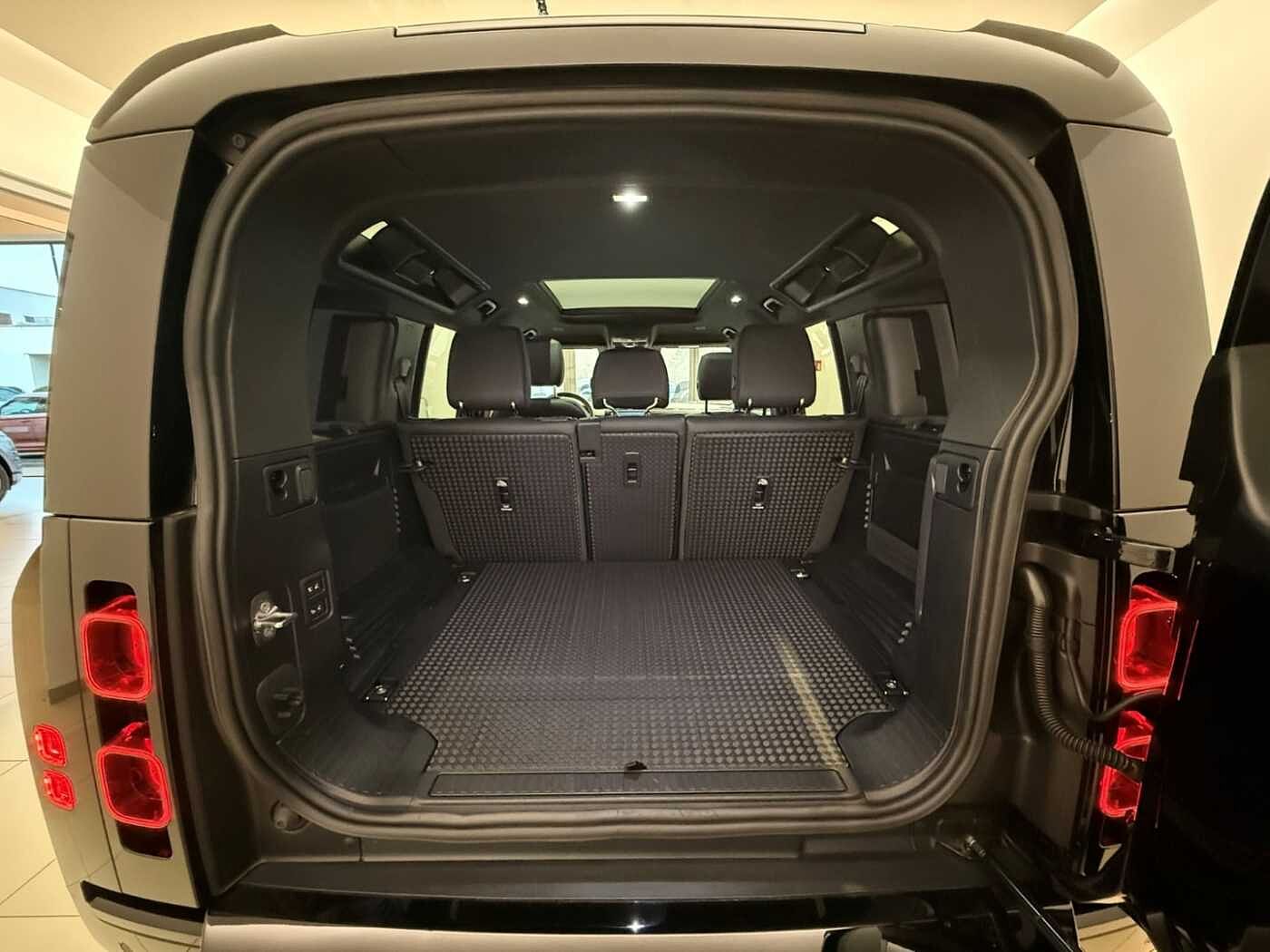 Land Rover Defender 110 Dynamic SE