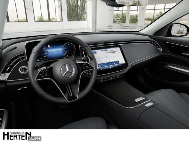 Mercedes-Benz E 200 AVANTGARDE Sedan