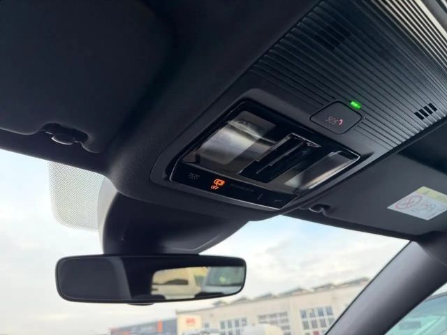 Volkswagen Golf 2.0 TSI Golf VIII Variant