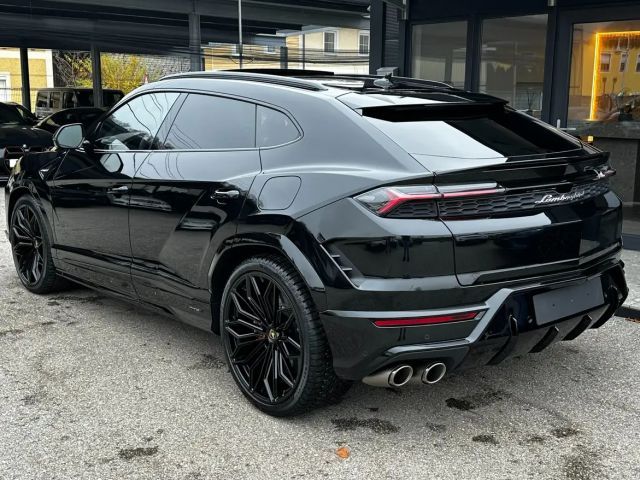 Lamborghini Urus SE *Akrapovic*Carbon-Paket*23"*B&O*Pano*