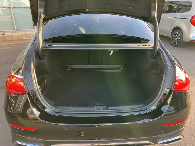 Mercedes-Benz E 220 AMG Line E 220 d Sedan