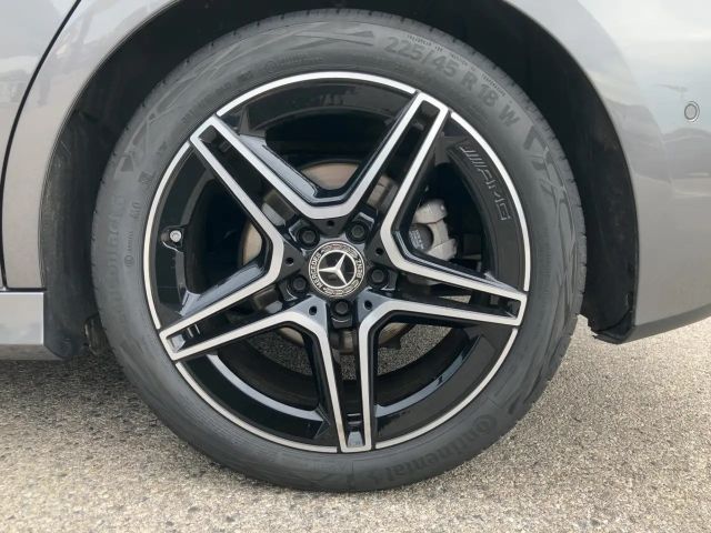 Mercedes-Benz A 180 AMG Line