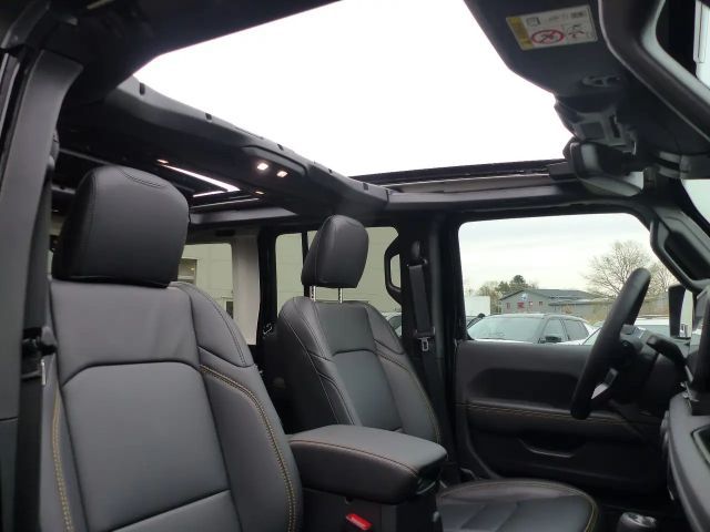 Jeep Wrangler Sahara