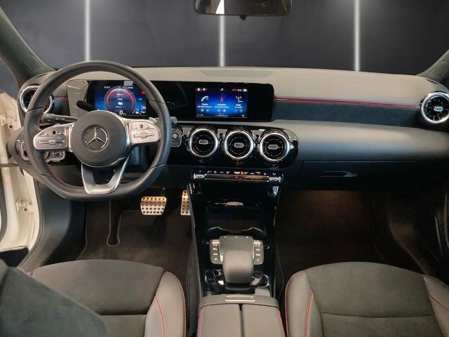 Mercedes-Benz A 250 A 250 e AMG Line